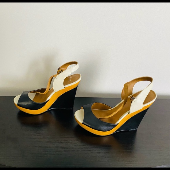 Elle Wedges - Picture 2 of 2